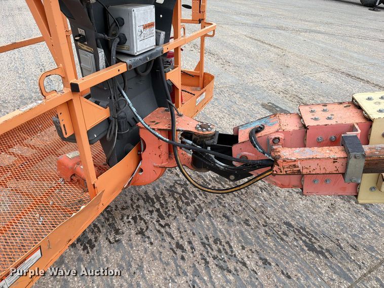 image for item EV7025 2006 JLG 600S boom lift