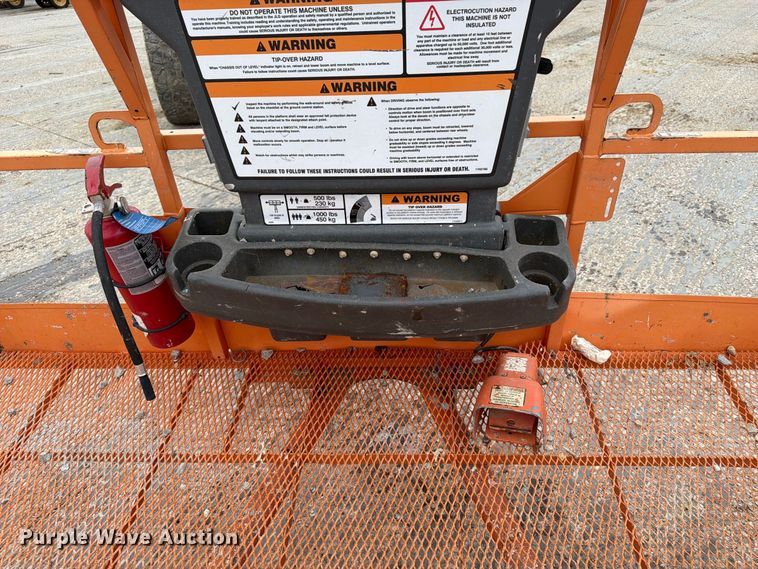 image for item EV7025 2006 JLG 600S boom lift