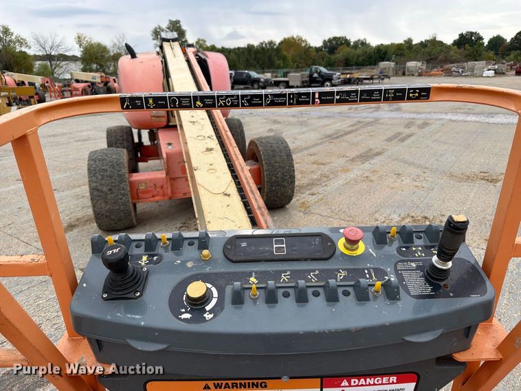 image for item EV7025 2006 JLG 600S boom lift