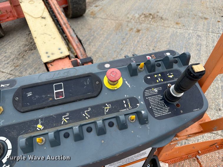 image for item EV7025 2006 JLG 600S boom lift
