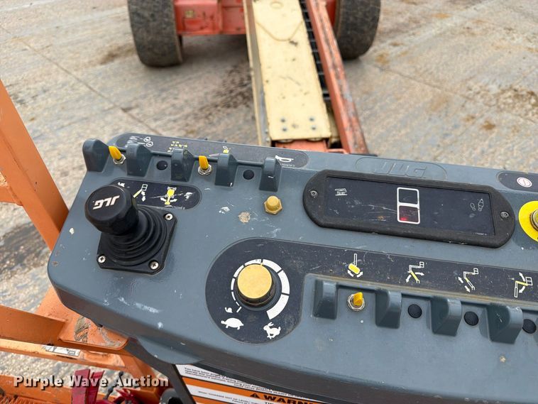 image for item EV7025 2006 JLG 600S boom lift