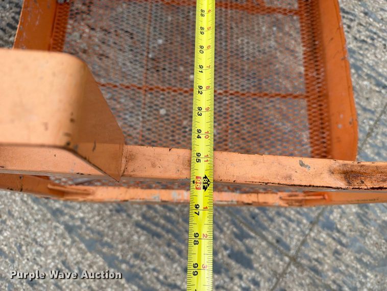 image for item EV7025 2006 JLG 600S boom lift