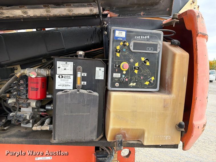 image for item EV7025 2006 JLG 600S boom lift