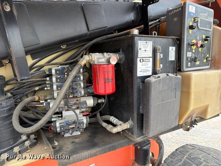 image for item EV7025 2006 JLG 600S boom lift
