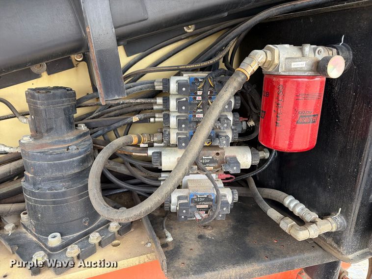 image for item EV7025 2006 JLG 600S boom lift
