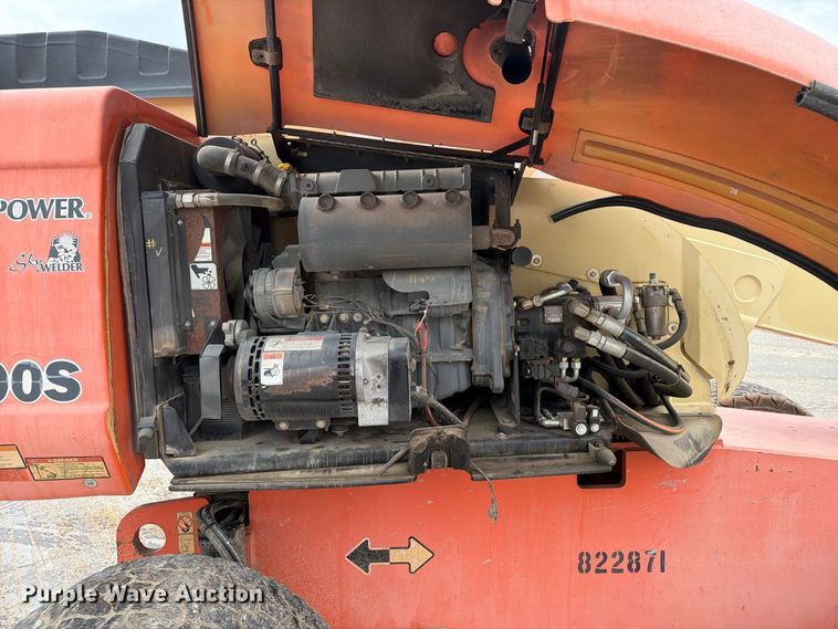 image for item EV7025 2006 JLG 600S boom lift