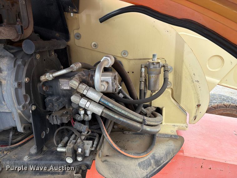image for item EV7025 2006 JLG 600S boom lift