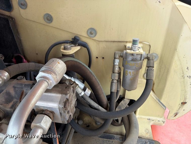image for item EV7025 2006 JLG 600S boom lift