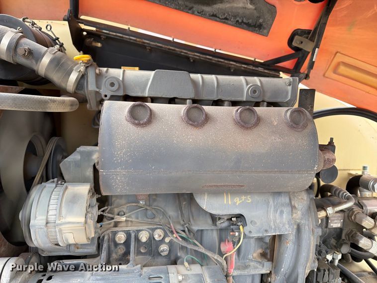 image for item EV7025 2006 JLG 600S boom lift