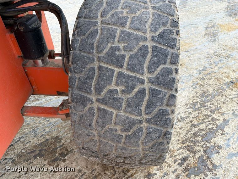 image for item EV7025 2006 JLG 600S boom lift