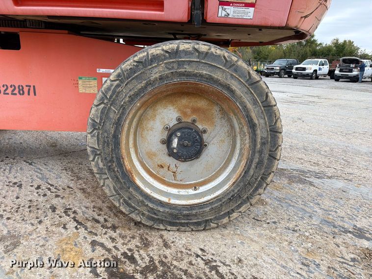 image for item EV7025 2006 JLG 600S boom lift