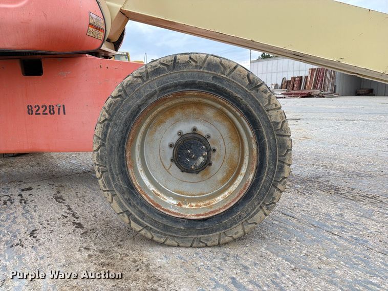 image for item EV7025 2006 JLG 600S boom lift