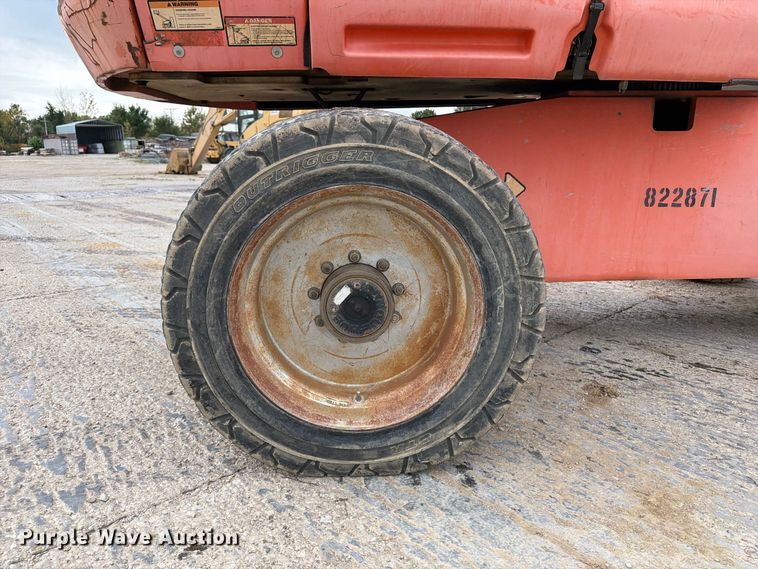 image for item EV7025 2006 JLG 600S boom lift