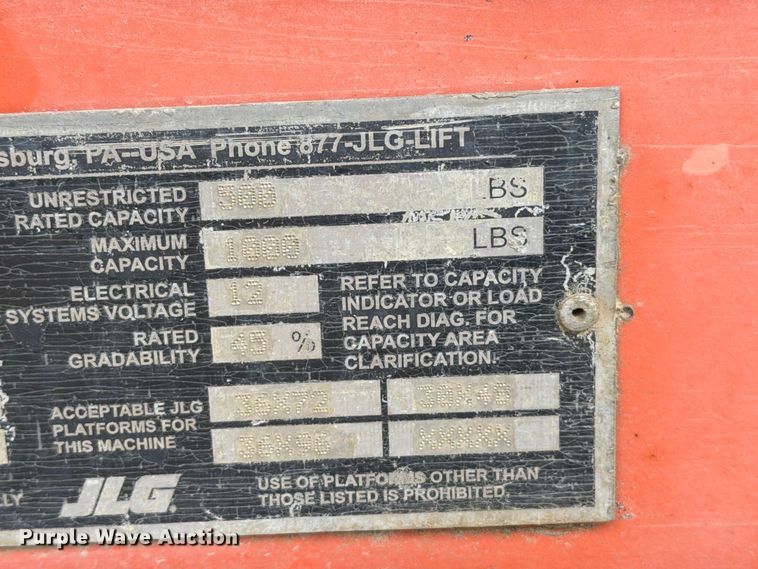 image for item EV7025 2006 JLG 600S boom lift