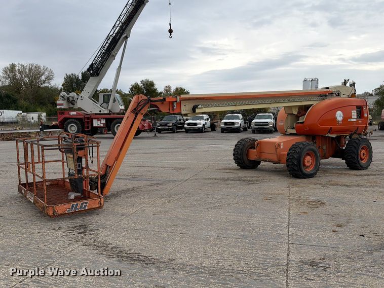 image for item EV7026 2000 JLG 660SJ boom lift