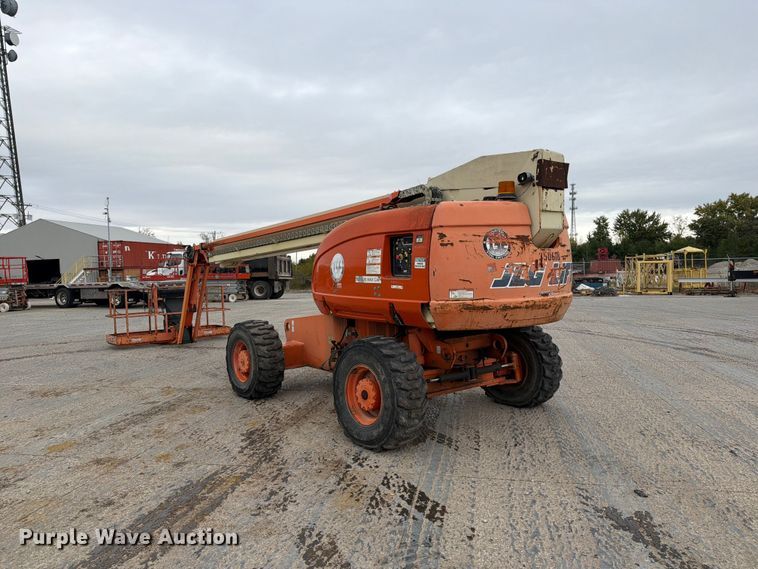 image for item EV7026 2000 JLG 660SJ boom lift