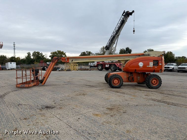 image for item EV7026 2000 JLG 660SJ boom lift