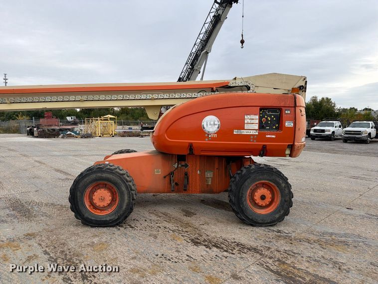 image for item EV7026 2000 JLG 660SJ boom lift
