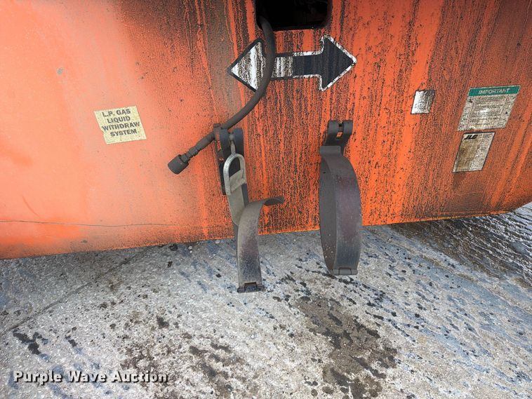 image for item EV7026 2000 JLG 660SJ boom lift