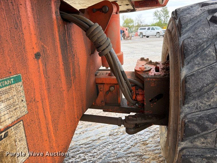 image for item EV7026 2000 JLG 660SJ boom lift