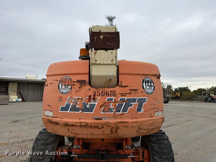 image for item EV7026 2000 JLG 660SJ boom lift