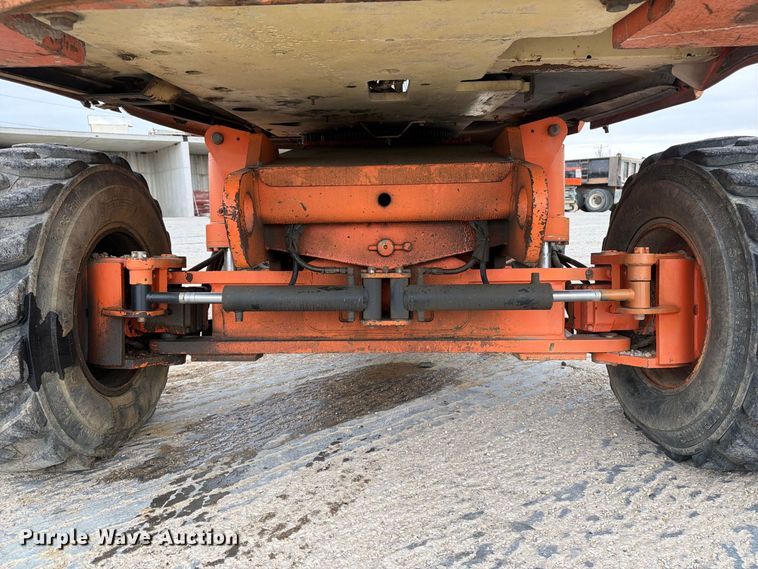 image for item EV7026 2000 JLG 660SJ boom lift