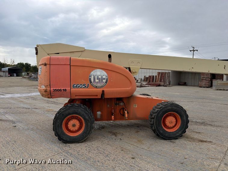 image for item EV7026 2000 JLG 660SJ boom lift