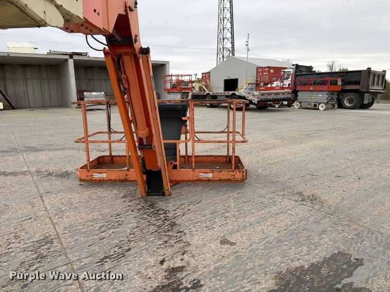 image for item EV7026 2000 JLG 660SJ boom lift