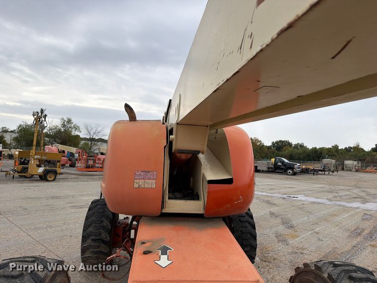 image for item EV7026 2000 JLG 660SJ boom lift