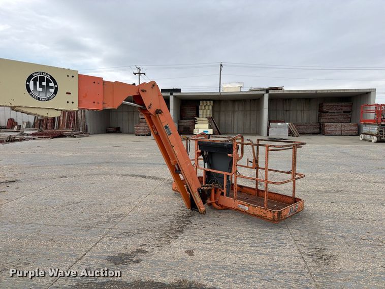 image for item EV7026 2000 JLG 660SJ boom lift
