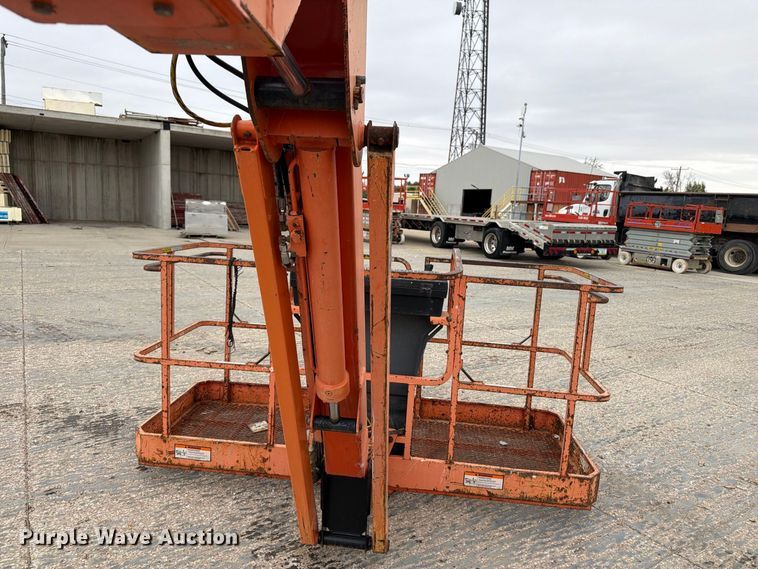 image for item EV7026 2000 JLG 660SJ boom lift