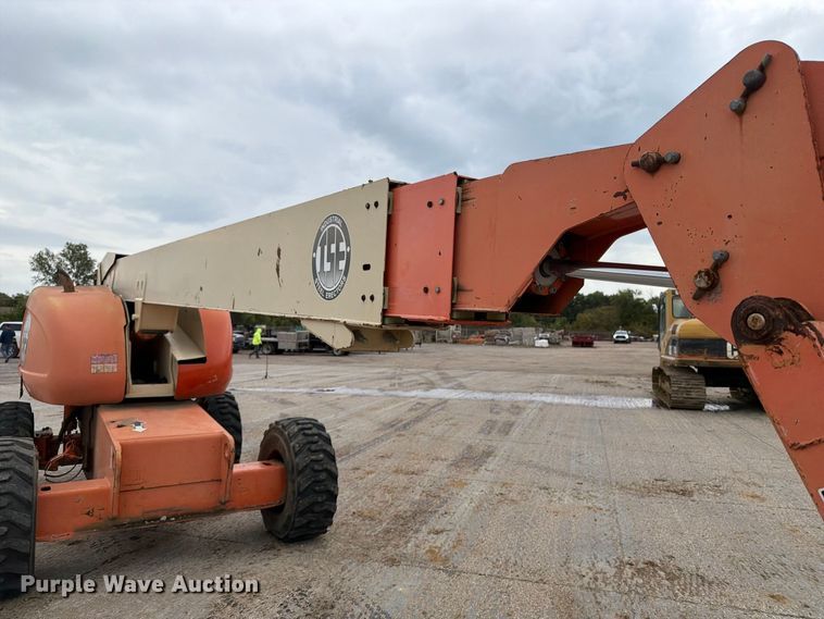 image for item EV7026 2000 JLG 660SJ boom lift