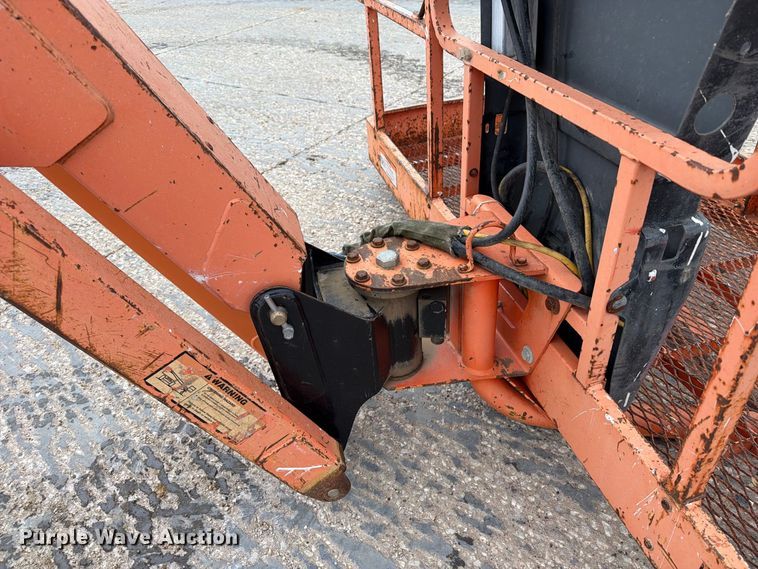 image for item EV7026 2000 JLG 660SJ boom lift
