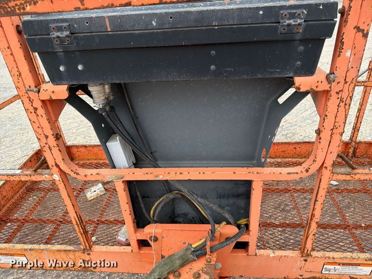 image for item EV7026 2000 JLG 660SJ boom lift