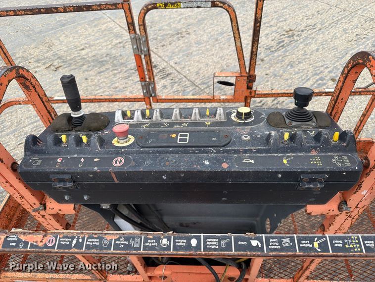 image for item EV7026 2000 JLG 660SJ boom lift