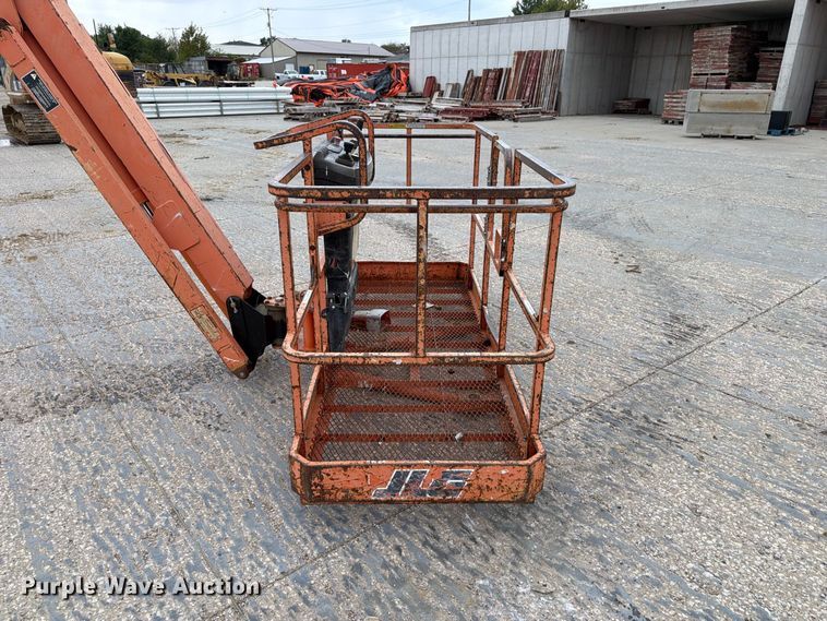 image for item EV7026 2000 JLG 660SJ boom lift