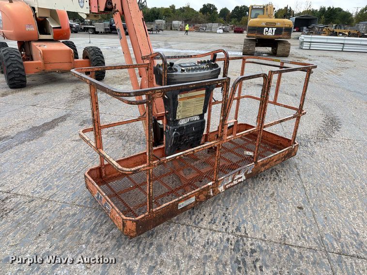 image for item EV7026 2000 JLG 660SJ boom lift