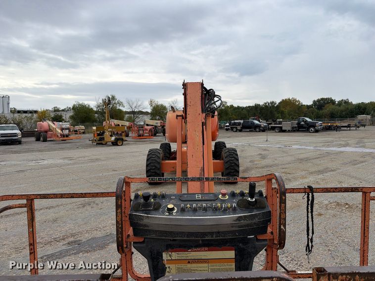 image for item EV7026 2000 JLG 660SJ boom lift