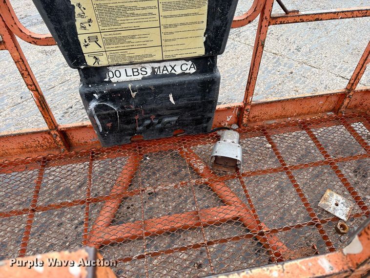 image for item EV7026 2000 JLG 660SJ boom lift