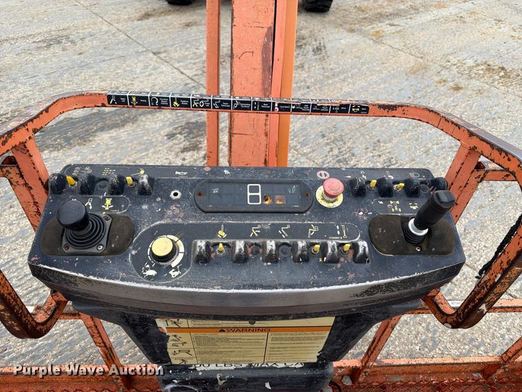 image for item EV7026 2000 JLG 660SJ boom lift