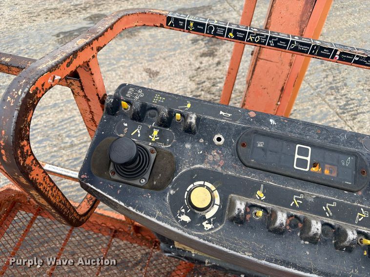image for item EV7026 2000 JLG 660SJ boom lift