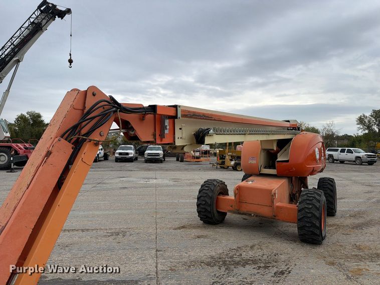 image for item EV7026 2000 JLG 660SJ boom lift