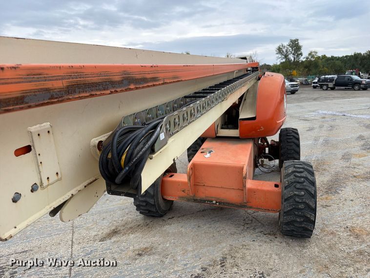 image for item EV7026 2000 JLG 660SJ boom lift