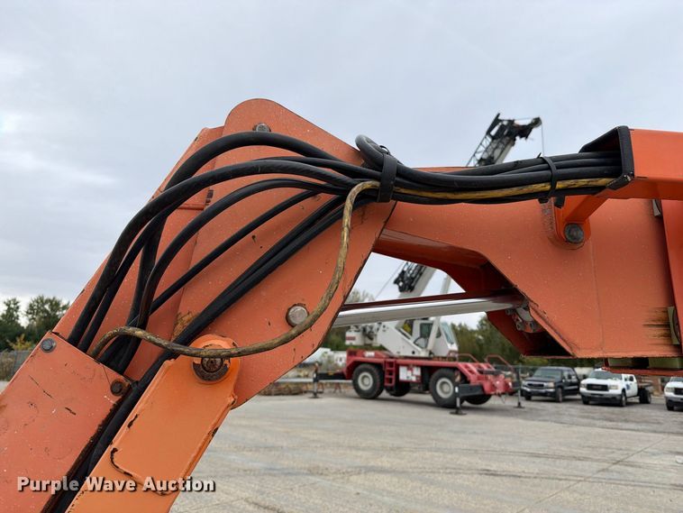 image for item EV7026 2000 JLG 660SJ boom lift