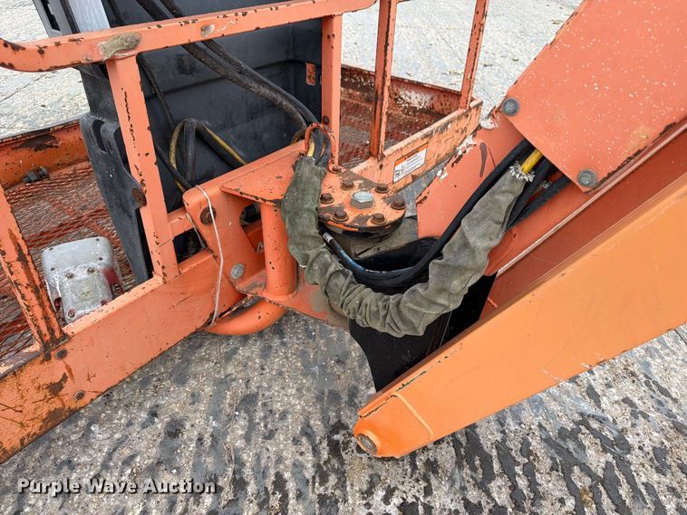 image for item EV7026 2000 JLG 660SJ boom lift