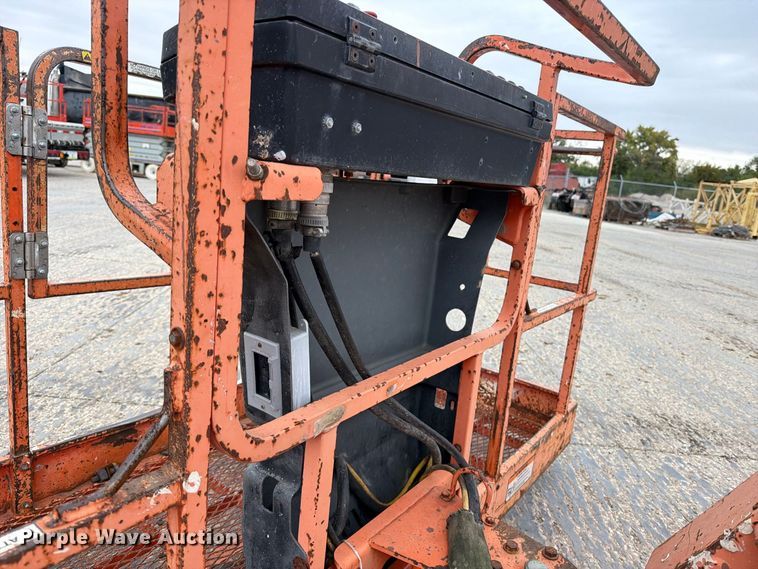 image for item EV7026 2000 JLG 660SJ boom lift