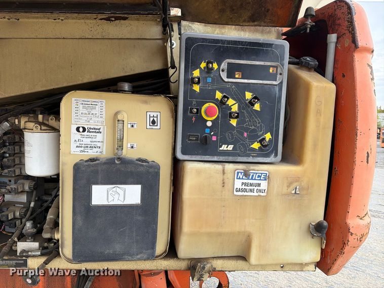 image for item EV7026 2000 JLG 660SJ boom lift