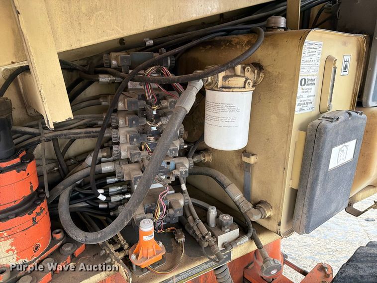 image for item EV7026 2000 JLG 660SJ boom lift
