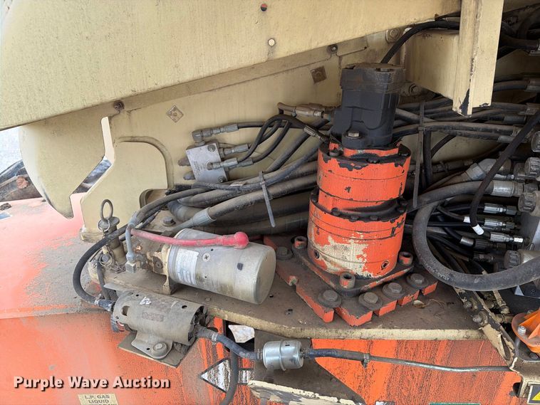 image for item EV7026 2000 JLG 660SJ boom lift