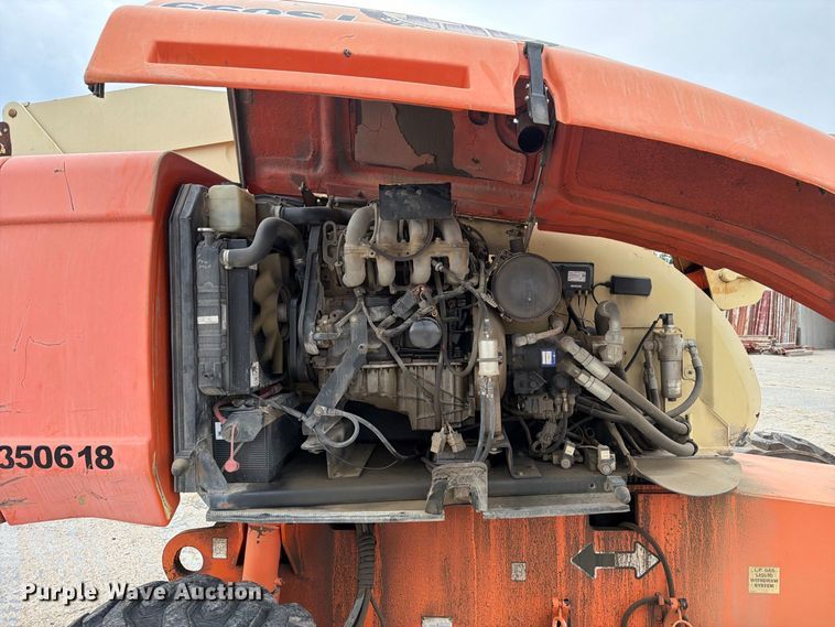 image for item EV7026 2000 JLG 660SJ boom lift